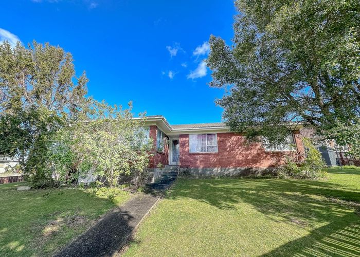  at 4 Staverton Crescent, Mangere, Manukau City, Auckland