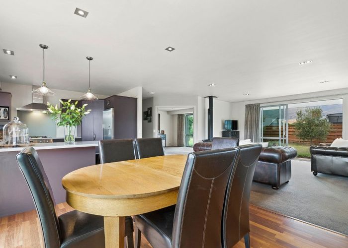  at 44 Missy Crescent, Mount Pisa