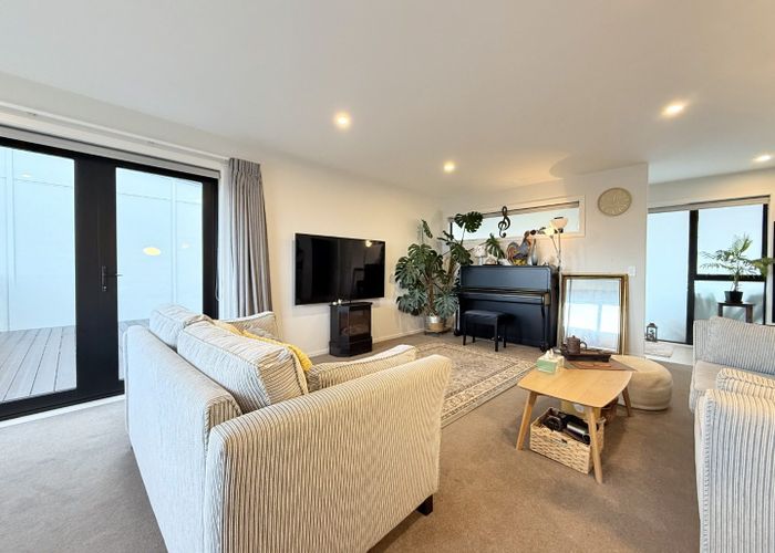  at 30 Red Beech Ave, Woodridge, Wellington, Wellington