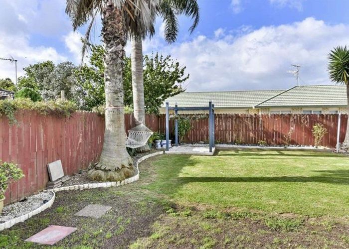  at 2 Brentford Place, Manurewa, Manukau City, Auckland