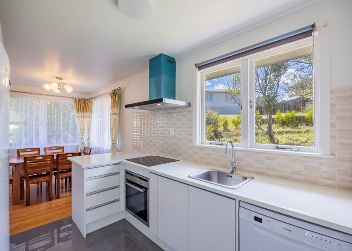  at 33 Hillview Avenue, New Windsor, Auckland