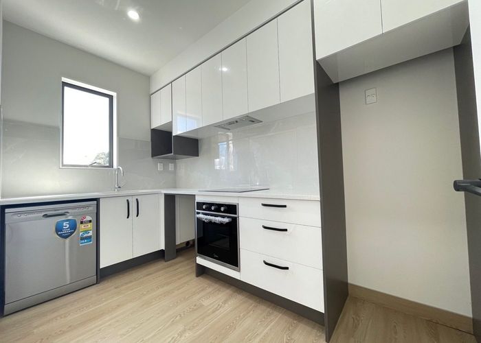  at 4/13 Blockhouse Bay Road, Blockhouse Bay, Auckland City, Auckland