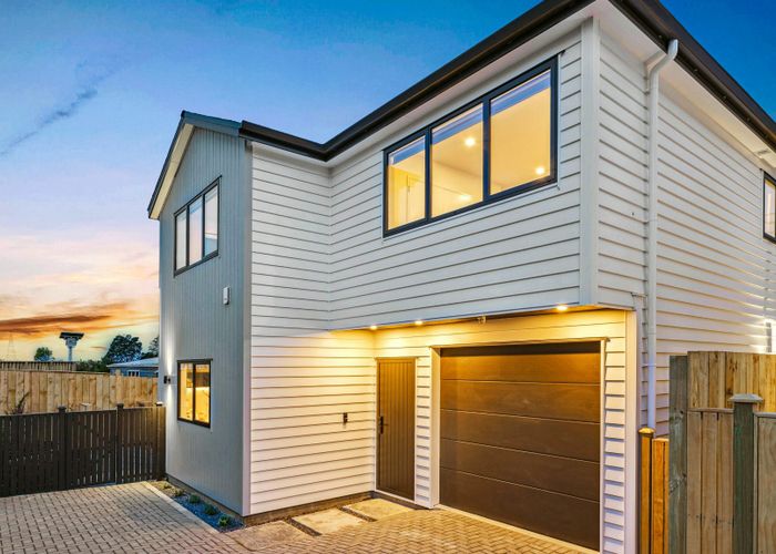  at 8 Ayrton Street, Te Atatu South, Auckland