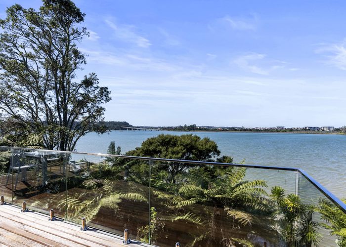  at 27 Ferry Parade, Herald Island, Waitakere City, Auckland