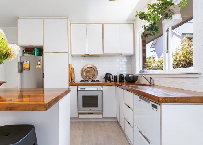  at 2/10 Bretts Road, St Albans, Christchurch