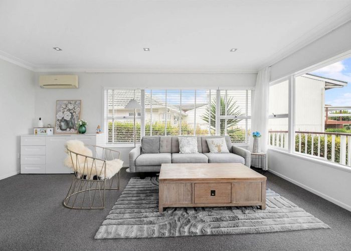  at 2/365 East Coast Road, Mairangi Bay, North Shore City, Auckland