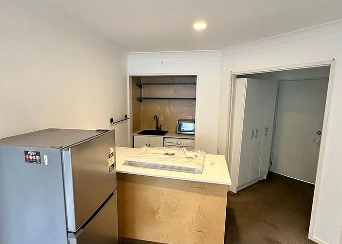  at 2a/13 Bucklands Beach Road, Bucklands Beach, Manukau City, Auckland