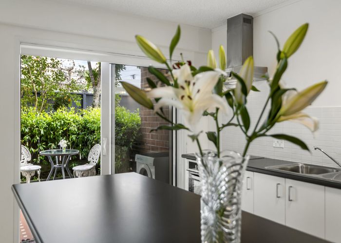  at 4/83 Lake Road, Devonport, North Shore City, Auckland