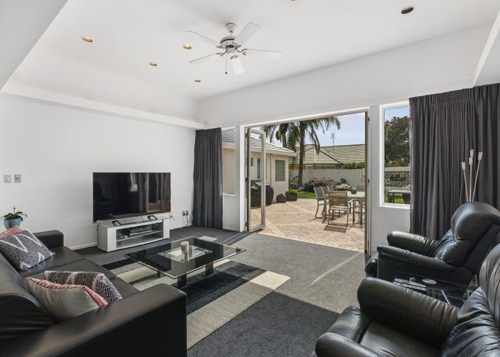  at 8 Glenross Drive, Wattle Downs, Auckland