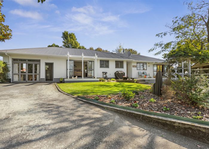  at 41 Mountain Road, Sentry Hill, New Plymouth