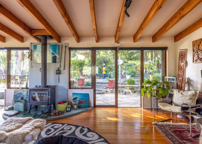  at 18 Te Makiri Road, Onetangi, Waiheke Island, Auckland