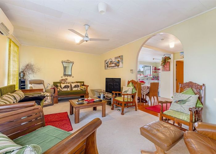  at 5 Kapiti Place, Sunnynook, Auckland