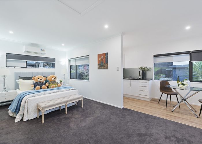  at 12 San Casello Rise, Henderson, Waitakere City, Auckland