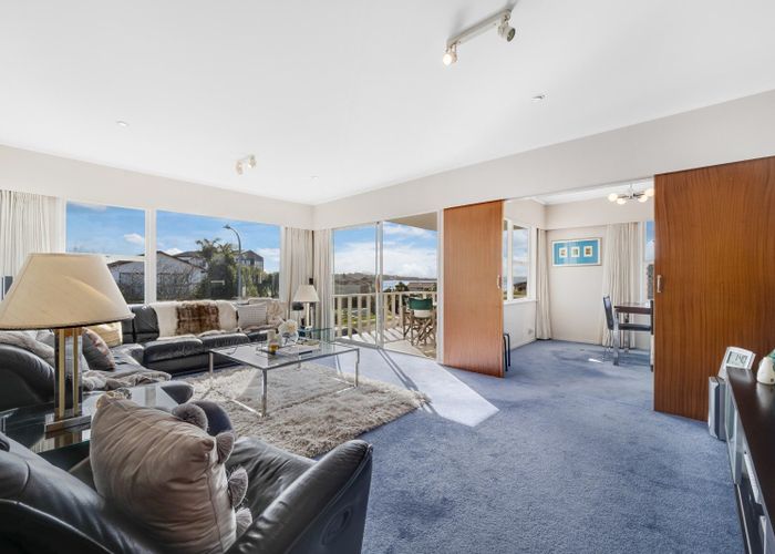  at 8 Fielding Crescent, Farm Cove, Manukau City, Auckland