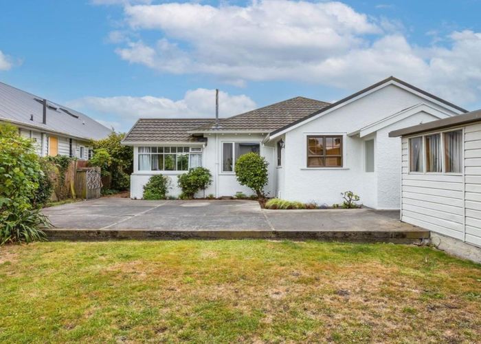  at 113 St Andrews Square, Strowan, Christchurch City, Canterbury