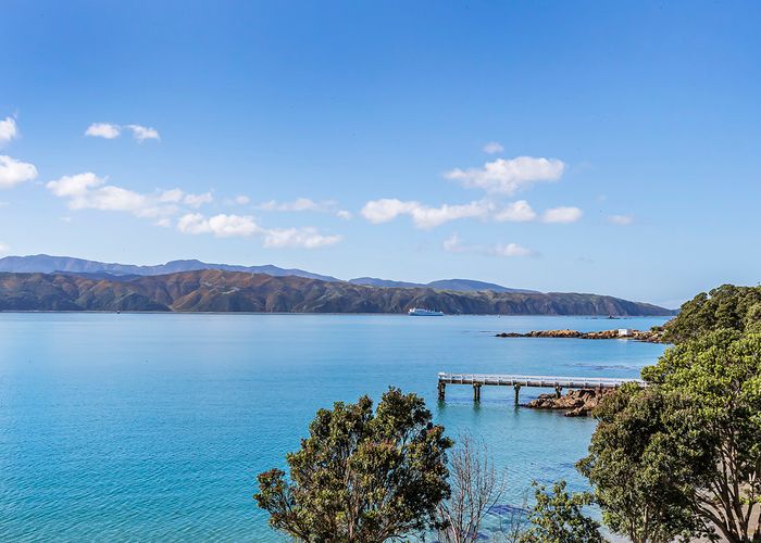  at 423 Karaka Bay Road, Karaka Bays, Wellington