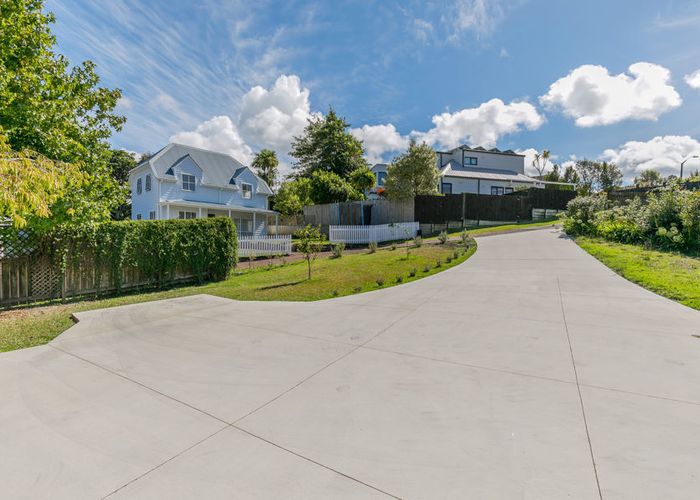  at 2/60 Centorian Drive, Windsor Park, Auckland