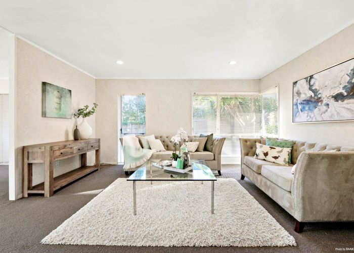  at 2/236 Cascades Road, Botany Downs, Auckland