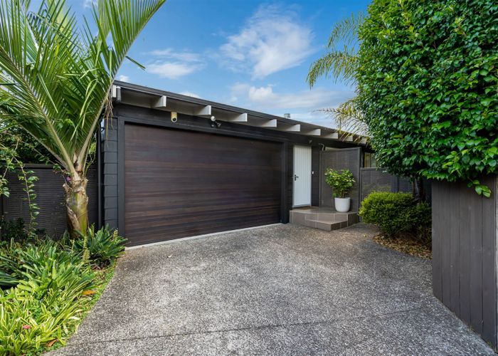  at 1/52 Norwood Road, Bayswater, Auckland