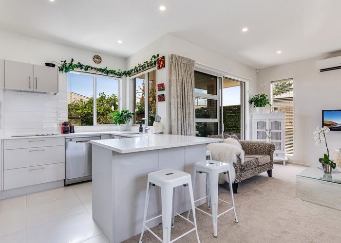  at 4 Howden Lane, Golflands, Manukau City, Auckland