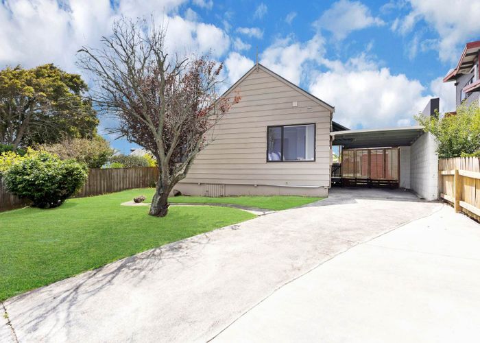  at 18 Greenstone Place, Clover Park, Auckland