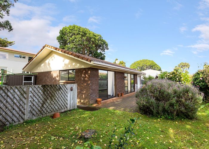 at 2/12 Herd Road, Hillsborough, Auckland
