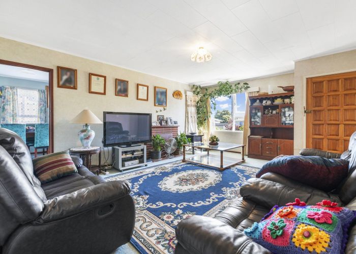  at 32 Steven Street, Mangere East, Auckland