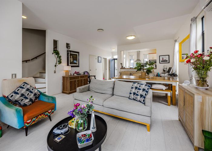  at 47/2 Armoy Drive, Dannemora, Manukau City, Auckland