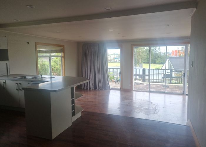  at Blockhouse Bay, Auckland City, Auckland