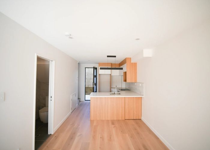  at 4/24 Tomo Street, New Lynn, Auckland