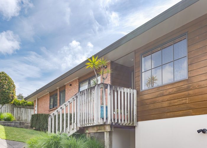 at 2/310 Wairau Rd, Glenfield, North Shore City, Auckland