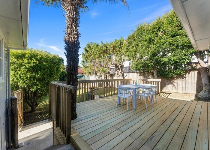  at 1/12 Selwyn Crescent, Forrest Hill, North Shore City, Auckland