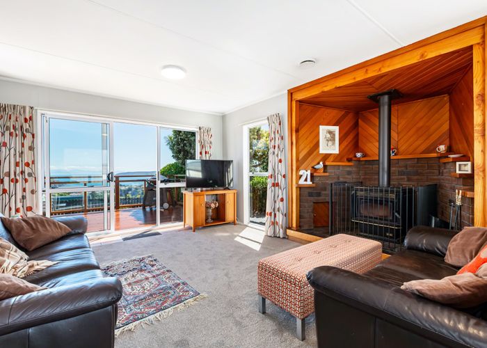  at 131 Gloaming Hill, Titahi Bay, Porirua
