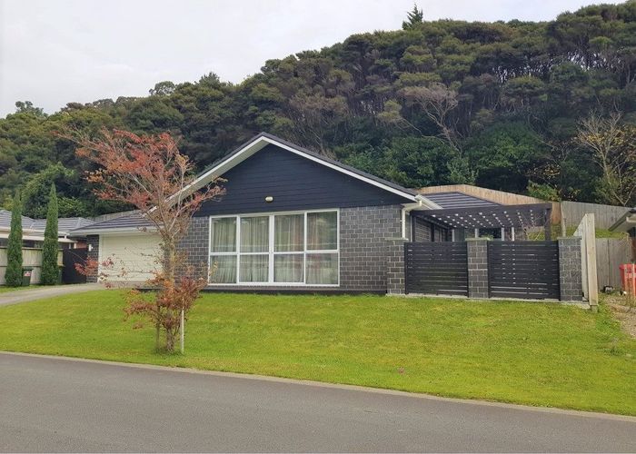  at 17 Banks Boulevard, Whitby, Porirua, Wellington
