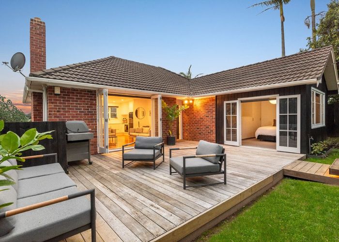  at 1/15 Rodney Road, Northcote Point, Auckland