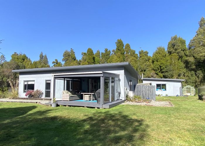  at 8 Jackson Place, Hokitika