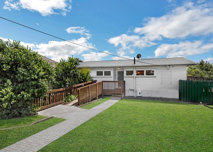  at 1/261 Don Buck Road, Massey, Waitakere City, Auckland