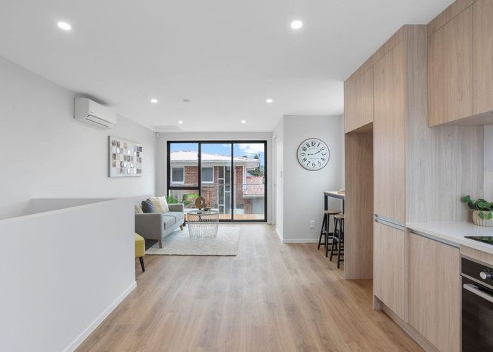  at 4/30 Woodford Avenue, Henderson, Waitakere City, Auckland