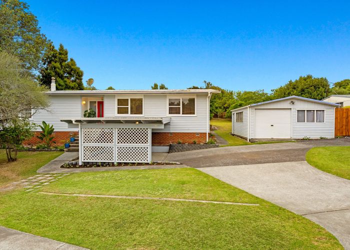  at 16 Rosalind Road, Glenfield, Auckland