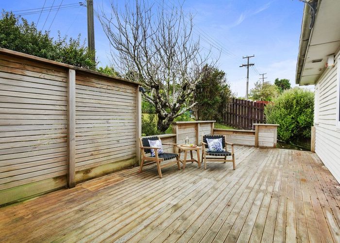  at 33 Tawa Terrace, Tawa, Wellington