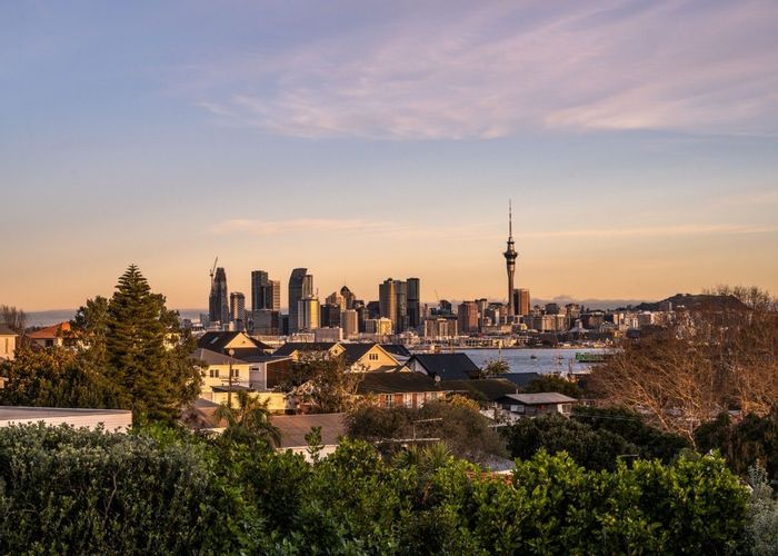  at 26 Waimana Avenue, Northcote Point, North Shore City, Auckland