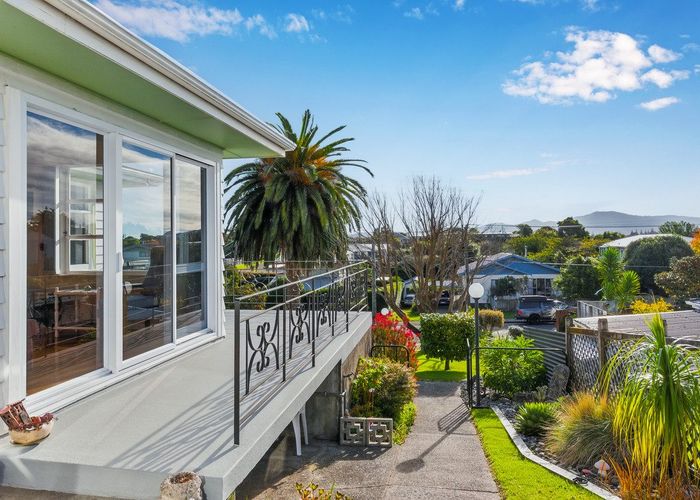  at 52 Kiwi Road, Raumati Beach, Kapiti Coast, Wellington
