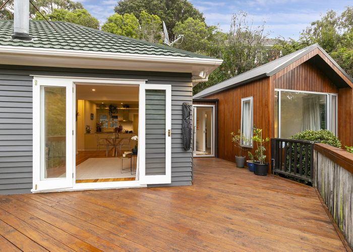  at 49 Albemarle Road, Northland, Wellington