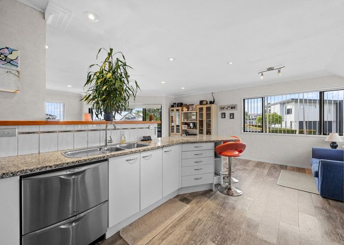  at 1/43 Devon Road, Bucklands Beach, Manukau City, Auckland