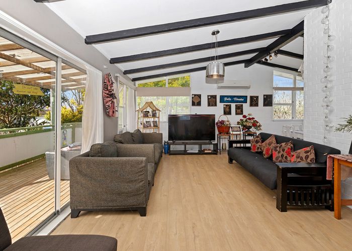  at 31 Harmel Road, Glendene, Auckland