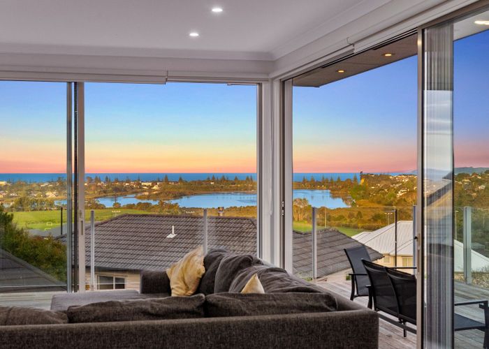  at 10 Walter Crescent, Silverdale, Silverdale