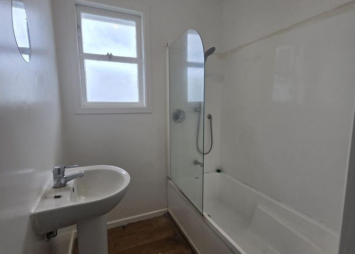 at 3 Donovan Avenue, Massey, Waitakere City, Auckland