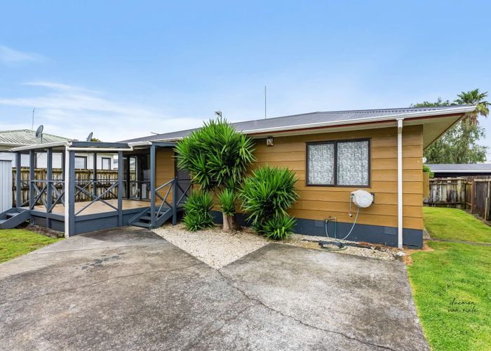 at 2/23 Marr Road, Manukau, Manukau City, Auckland