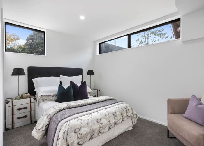  at 2/20 Fairview Road, Mount Eden, Auckland City, Auckland