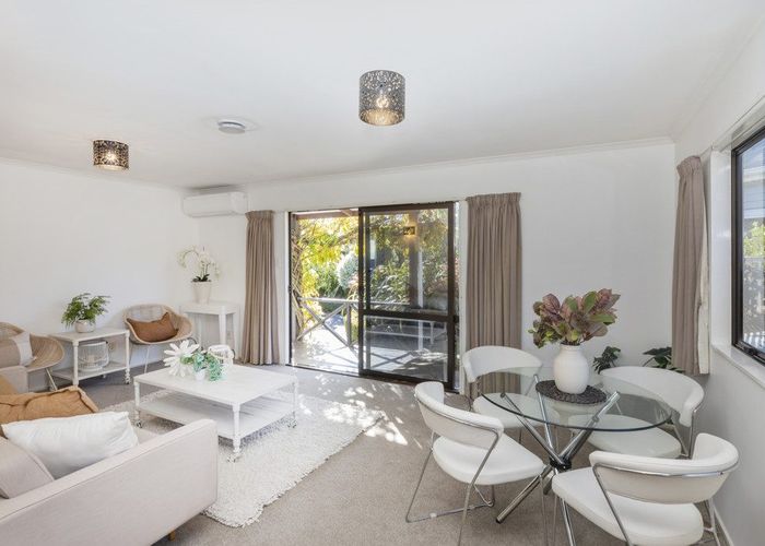  at 2/11 Duncan Street, Sumner, Christchurch City, Canterbury